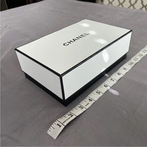 CHANEL Box
